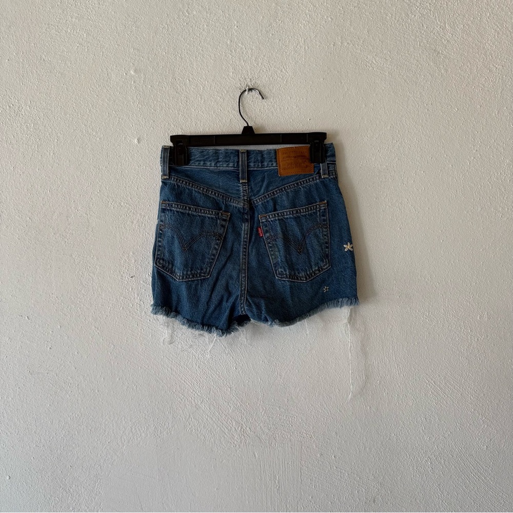 Levis Premium Womens Size W25 Ribcage Daisy Embroidered Denim Shorts - Picture 16 of 16